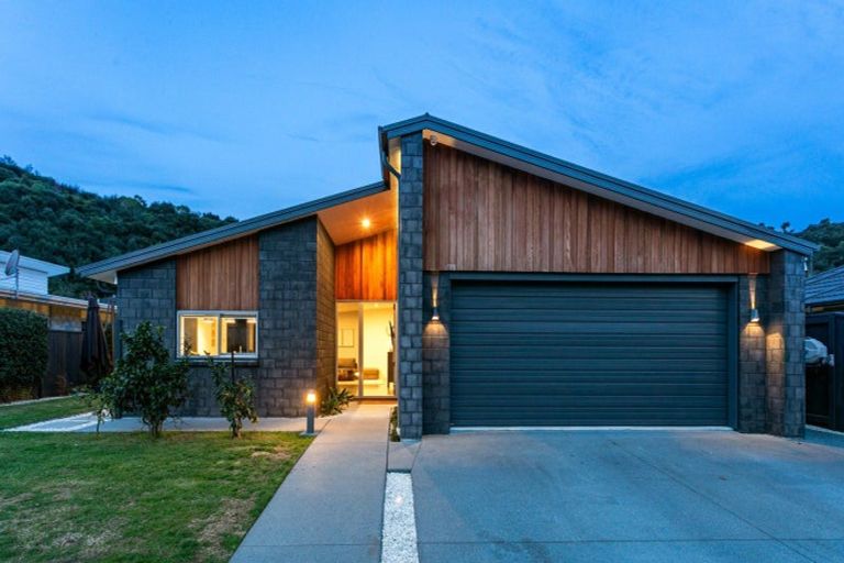 Photo of property in 261 Lakes Boulevard, Pyes Pa, Tauranga, 3112