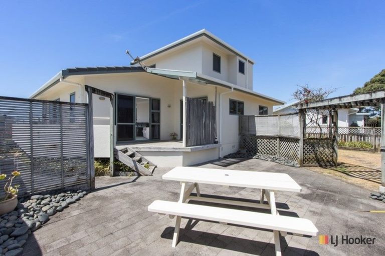 Photo of property in 10 Shaw Road, Waihi Beach, 3611