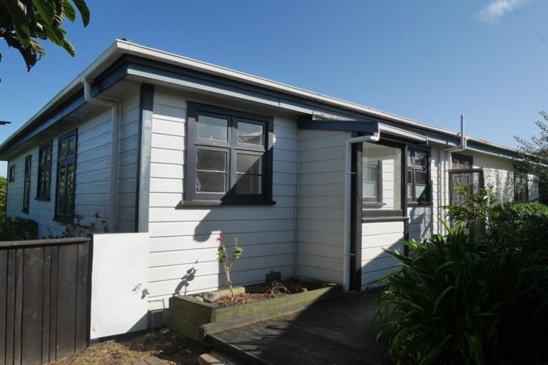 Photo of property in 1 Trig Hill Terrace, Waikanae Beach, Waikanae, 5036