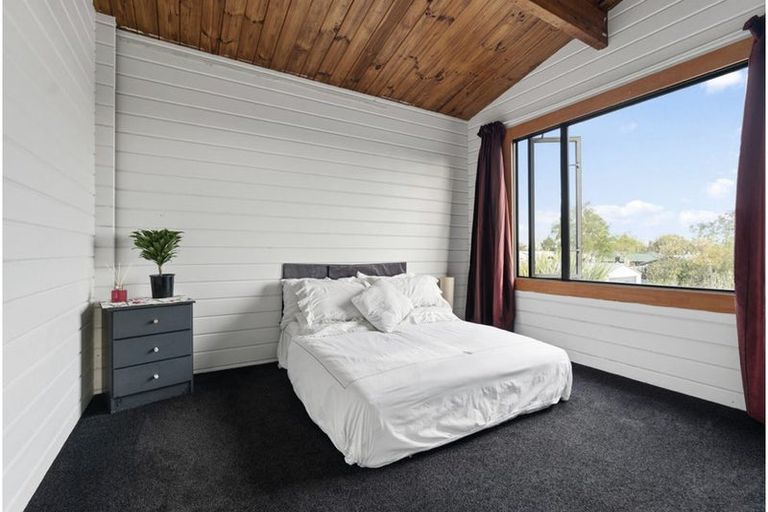 Photo of property in 12 Woodend Road, Woodend, 7610