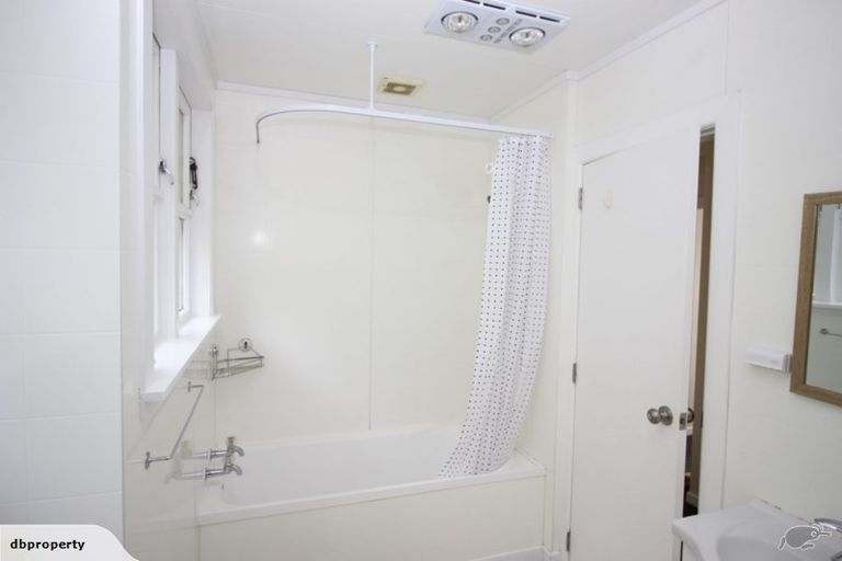 Photo of property in 47 Link Road, Newlands, Wellington, 6037