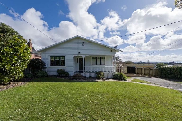 Photo of property in 189 Titirangi Road, Titirangi, Auckland, 0604