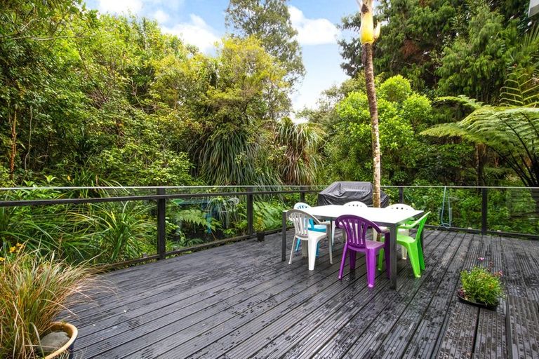 Photo of property in 36 Turanga Road, Henderson Valley, Auckland, 0612