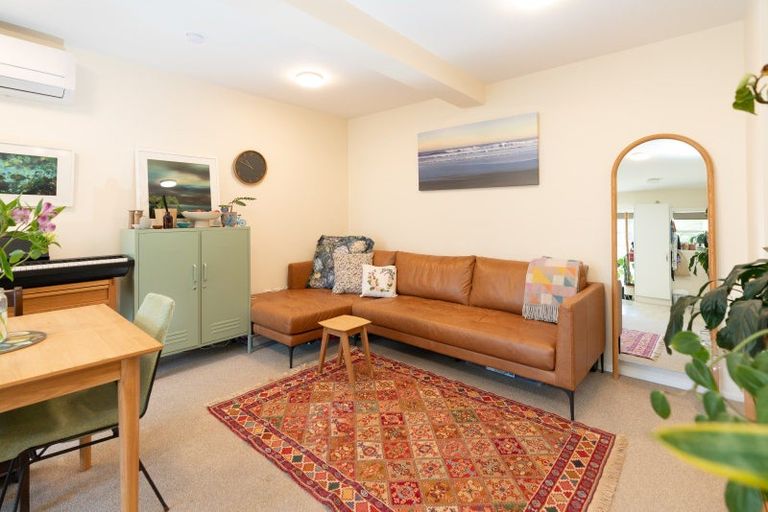 Photo of property in 42 Eden Street, Island Bay, Wellington, 6023