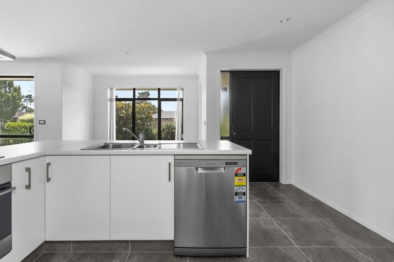 Photo of property in 30 Edgeview Crescent, Fitzroy, Hamilton, 3206