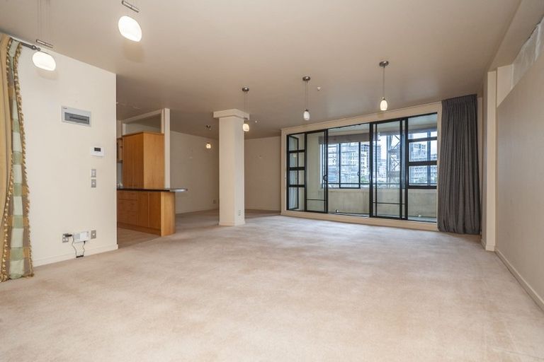 Photo of property in Endeavour Apartments, 8/125 Thorndon Quay, Pipitea, Wellington, 6011