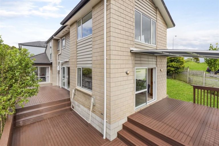 Photo of property in 23 Ravello Rise, Flat Bush, Auckland, 2019