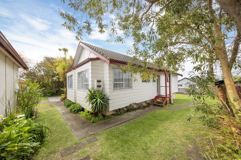 Photo of property in 1/79 Flanshaw Road, Te Atatu South, Auckland, 0610