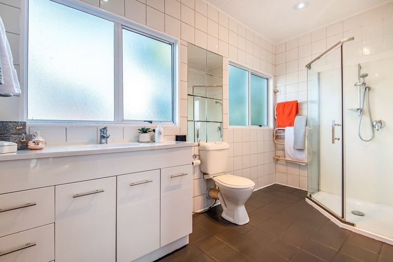 Photo of property in 1/72 Lynwood Road, New Lynn, Auckland, 0600