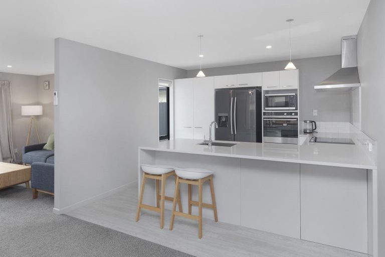 Photo of property in 2 Strone Close, Broomfield, Christchurch, 8042