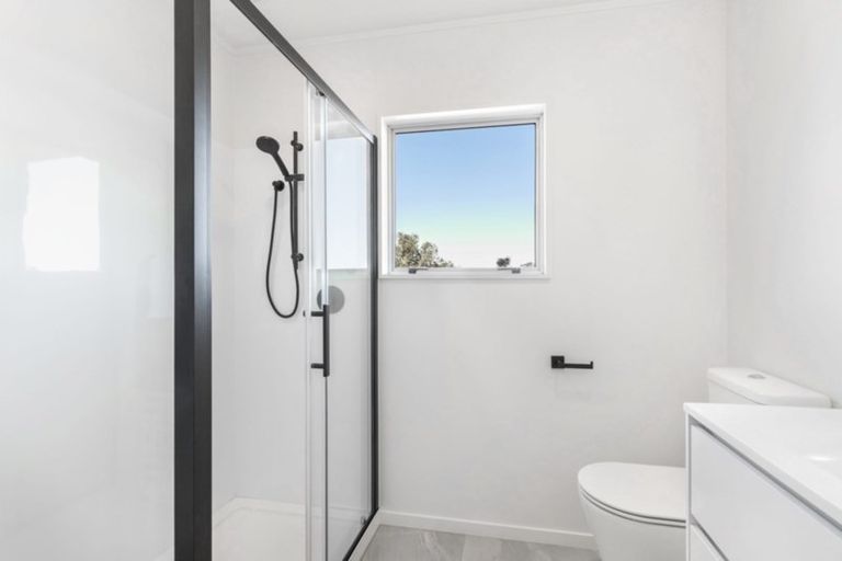 Photo of property in 2/12 Mona Vale, West Harbour, Auckland, 0618