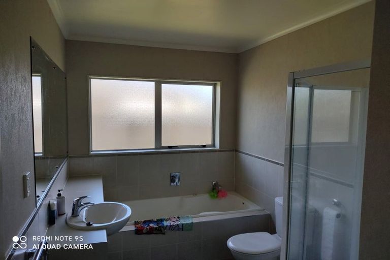 Photo of property in 35 Stranraer Crescent, Wattle Downs, Auckland, 2103