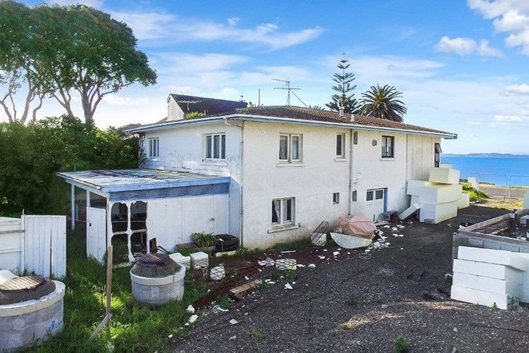 Photo of property in 18 The Esplanade, Eastern Beach, Auckland, 2012