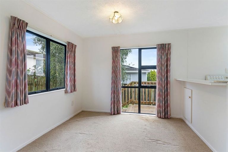 Photo of property in 1/13 Remus Place, Totara Vale, Auckland, 0629