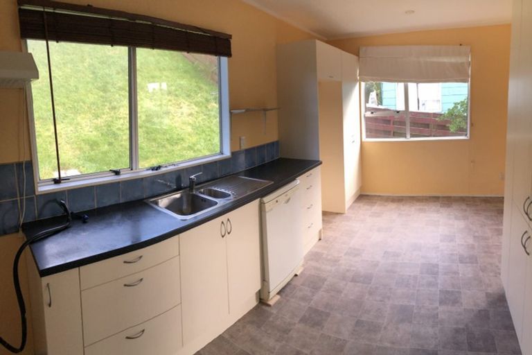 Photo of property in 15 Sunhaven Drive, Newlands, Wellington, 6037