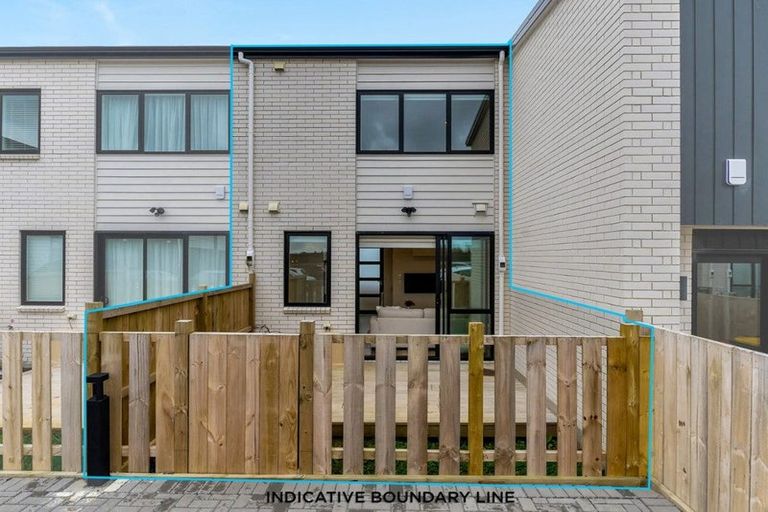 Photo of property in 5/86 Fred Taylor Drive, Westgate, Auckland, 0814