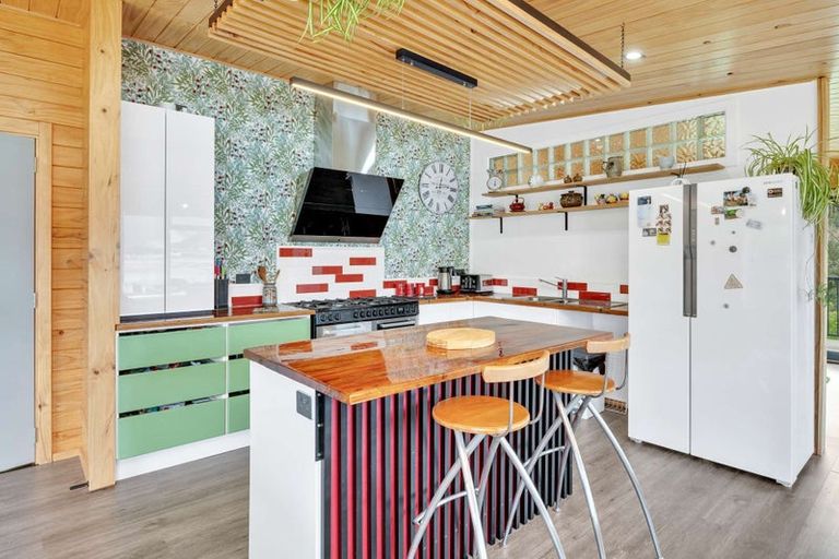 Photo of property in 127 Queen Charlotte Drive, Havelock, Picton, 7281