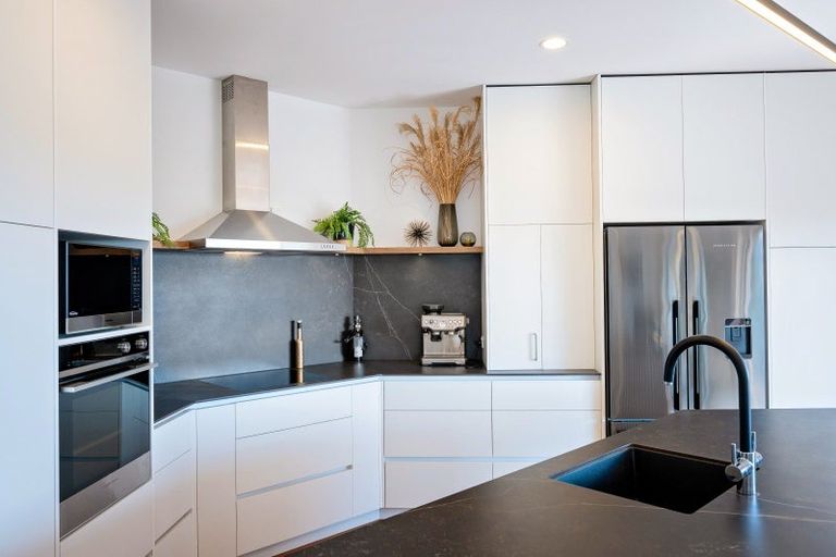 Photo of property in 15 Iona Road, Havelock North, 4130