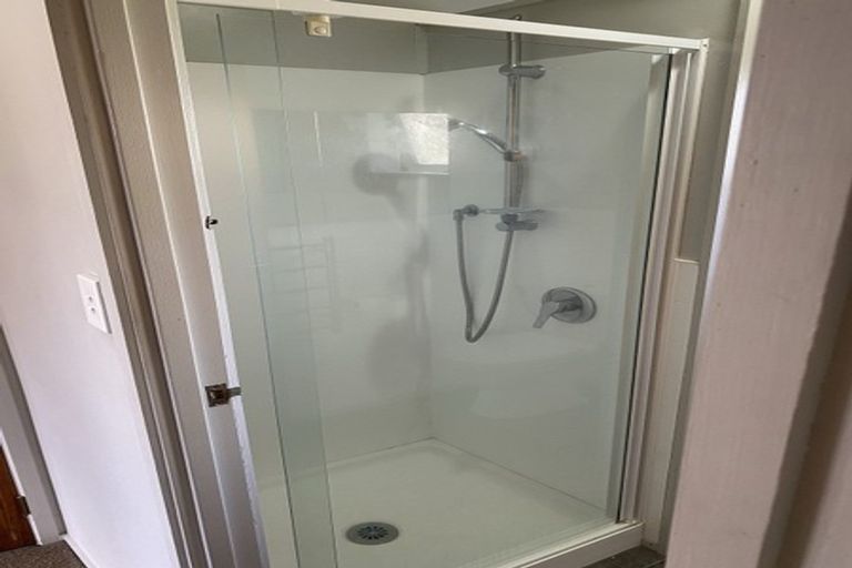 Photo of property in 18 Diana Drive, Glenfield, Auckland, 0627