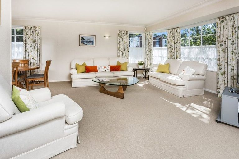Photo of property in 62 Mcdowell Crescent, Hillcrest, Auckland, 0627