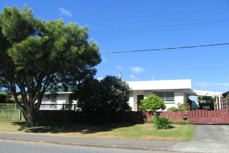 Photo of property in 1/2 Gillespies Road, Birchville, Upper Hutt, 5018