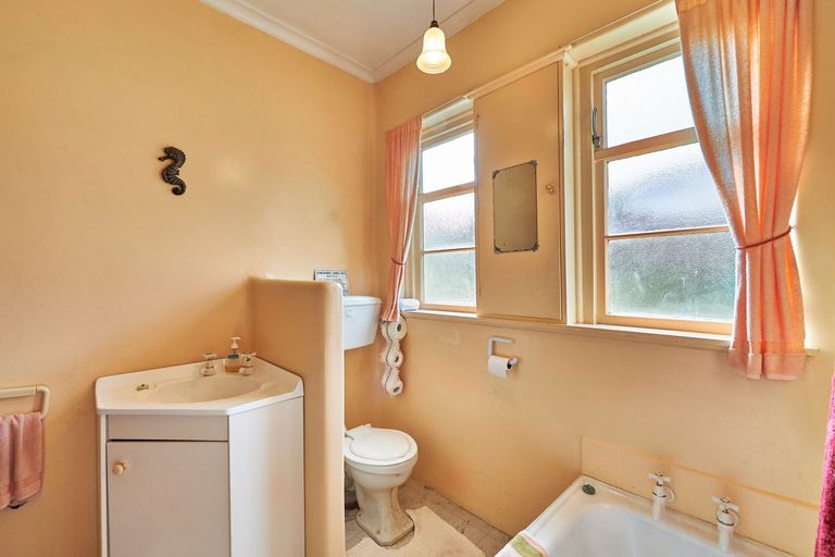Photo of property in 34 Rainforth Street, Roslyn, Palmerston North, 4414
