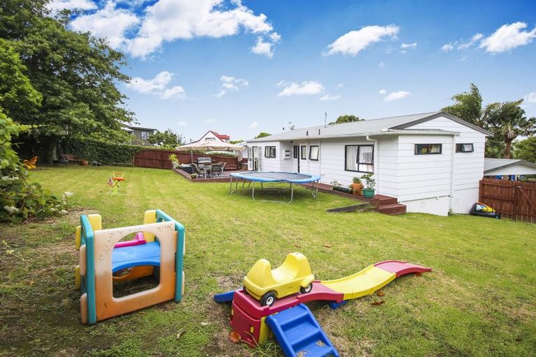 Photo of property in 24 Pahi Place, West Harbour, Auckland, 0618