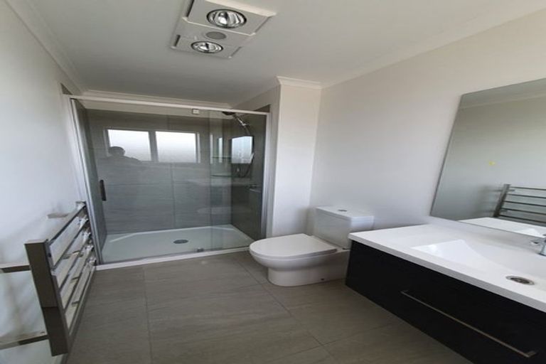 Photo of property in 34 Karearea Avenue, Kenepuru, Porirua, 5022