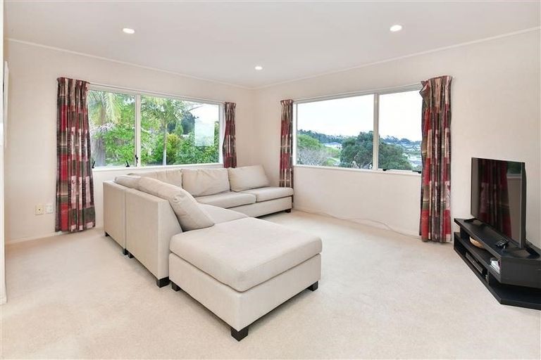 Photo of property in 5 Moera Place, Stanmore Bay, Whangaparaoa, 0932