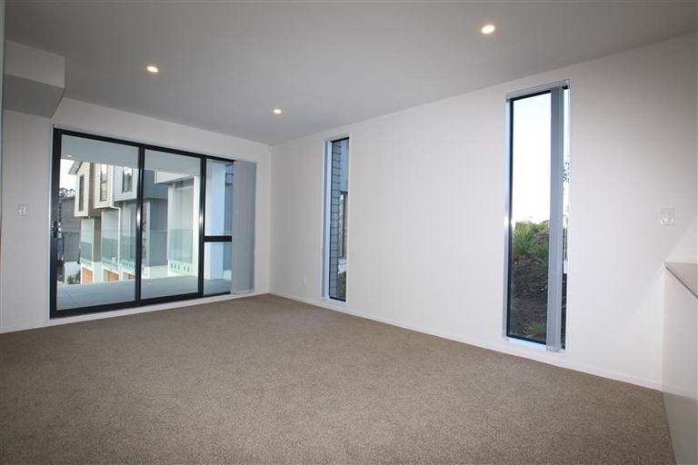 Photo of property in 2 Akeake Lane, Manurewa, Auckland, 2102