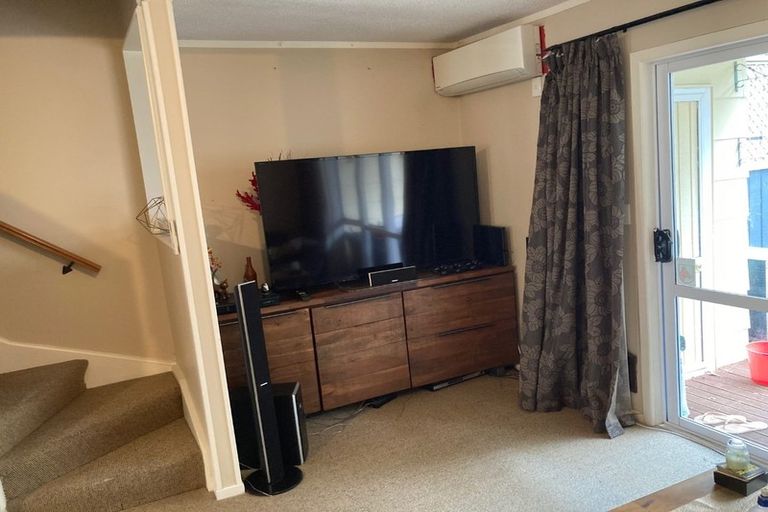 Photo of property in 5f Duke Street, Mount Victoria, Wellington, 6011