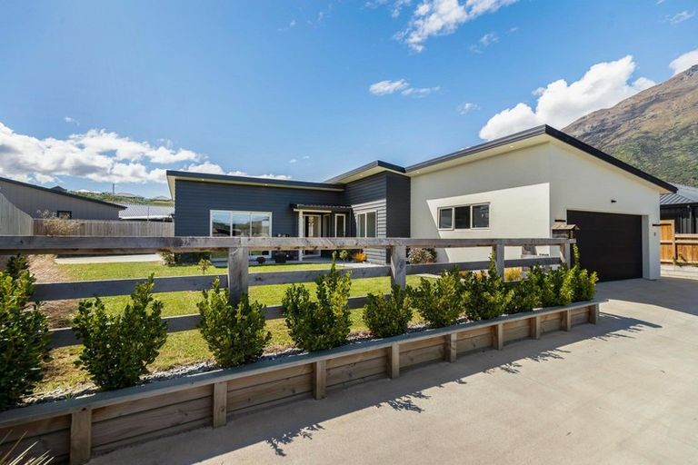 Photo of property in 8 Chadlington Way, Lower Shotover, Queenstown, 9304