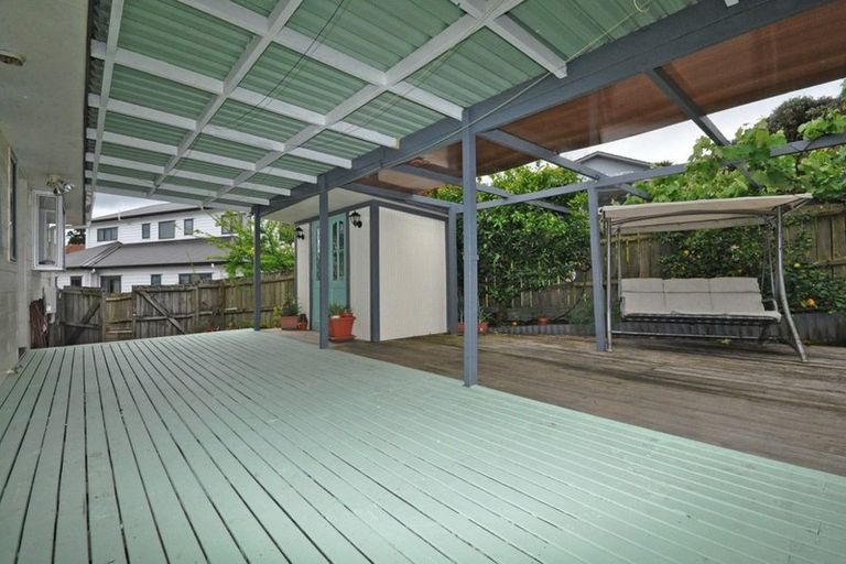 Photo of property in 2/7 Banksia Place, Goodwood Heights, Auckland, 2105