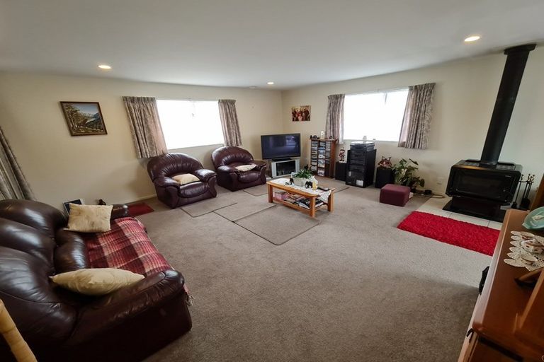Photo of property in 1 Rochfort Place, Westport, 7825