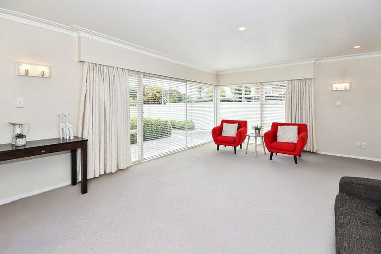 Photo of property in 3 Frank Place, Hillpark, Auckland, 2102