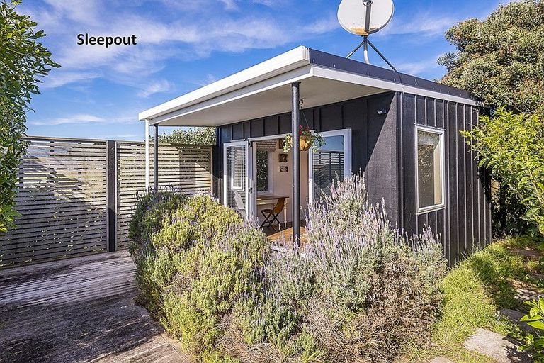 Photo of property in 21 Sandown Road, Te Horo Beach, Otaki, 5581