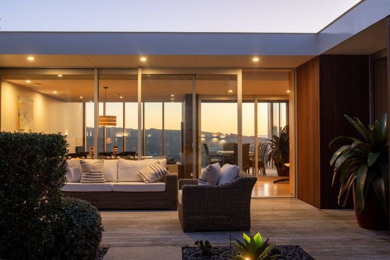 Photo of property in 10 Seascape View, Paremata, Porirua, 5024