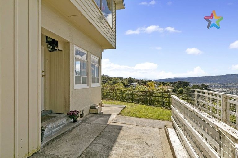 Photo of property in 89 Miromiro Road, Normandale, Lower Hutt, 5010