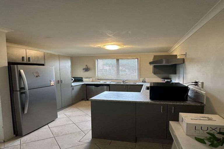 Photo of property in 63 Barnea Circle, Glen Eden, Auckland, 0602