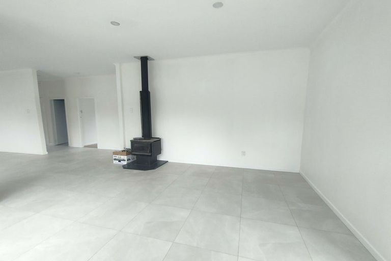 Photo of property in 113 Foster Road, Kumeu, 0891