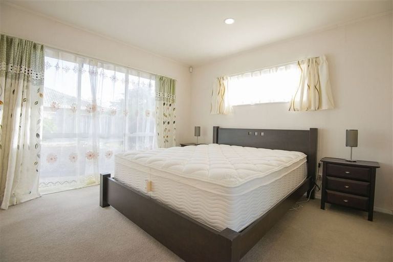 Photo of property in 8 Amberwood Drive, Northpark, Auckland, 2013