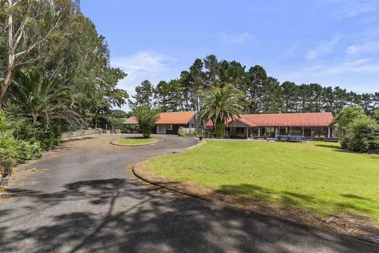 Photo of property in 10 Whites Road, Whitford, Howick, 2571