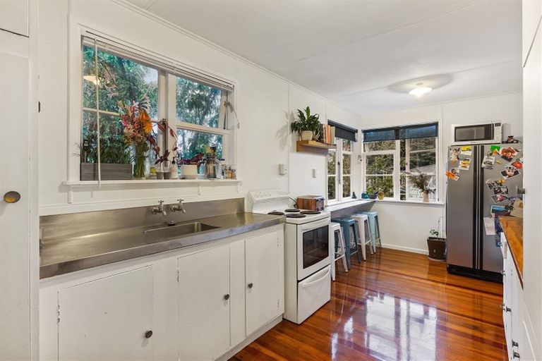 Photo of property in 23 Otakau Road, Milford, Auckland, 0620