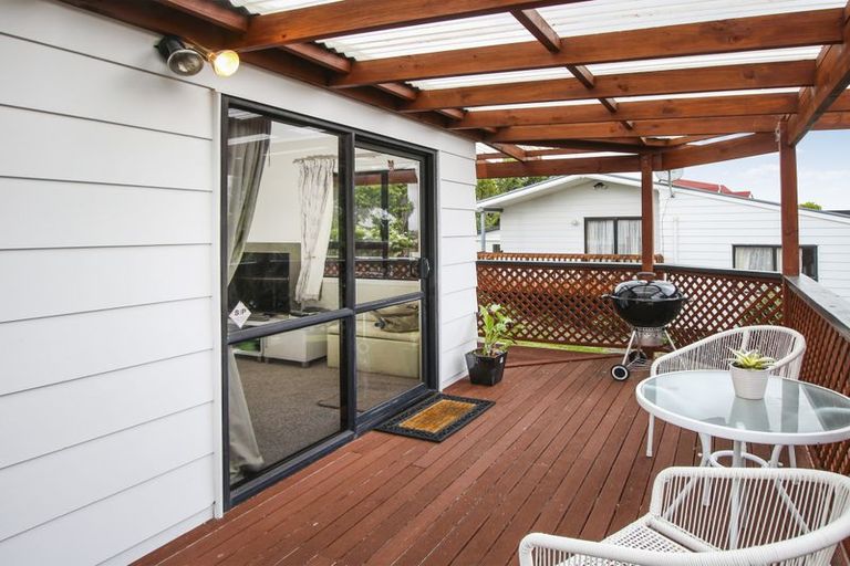 Photo of property in 24 Pahi Place, West Harbour, Auckland, 0618