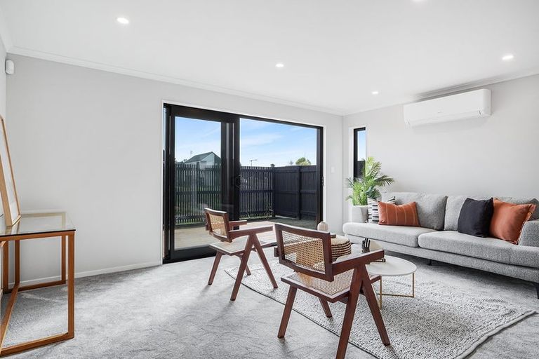 Photo of property in 20 Heketara Way, Massey, Auckland, 0614