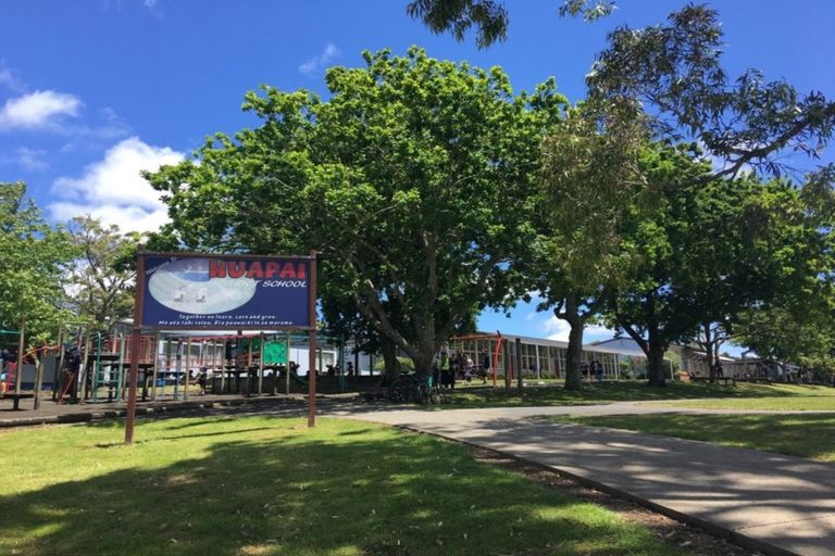 Photo of property in 4 Ropere Street, Kumeu, 0810