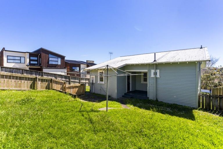 Photo of property in 1/8 Corunna Road, Milford, Auckland, 0620