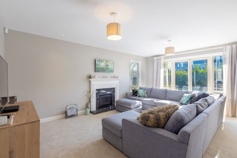 Photo of property in 33 Lewisham Park, St Albans, Christchurch, 8052