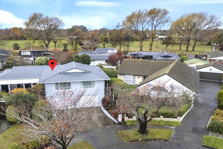 Photo of property in 17 Hillcrest Place, Avonhead, Christchurch, 8042