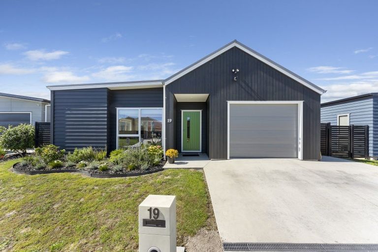 Photo of property in 19 Enereta Road, Otaki, 5512
